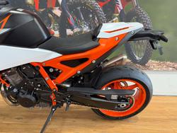 2026 Ktm 990 DUKE WHITE