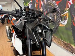 2026 Ktm 990 DUKE WHITE