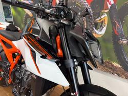 2026 Ktm 990 DUKE WHITE