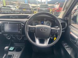 2024 Toyota Hilux SR