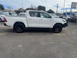 2024 Toyota Hilux SR