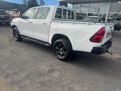 2024 Toyota Hilux SR