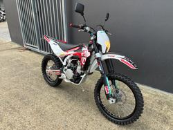 2010 HUSQVARNA TE449 WHITE