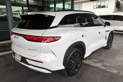 2025 BYD SEALION 8 Dynamic FWD