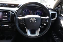 2020 Toyota Hilux SR5