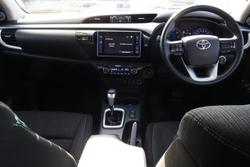 2020 Toyota Hilux SR5