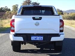 2022 Nissan Navara ST-X