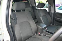 2011 Nissan Navara ST-X 550