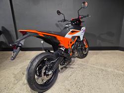 2026 Ktm 390 SMC R ORANGE
