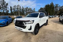 2023 Toyota Hilux SR