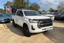 2023 Toyota Hilux SR