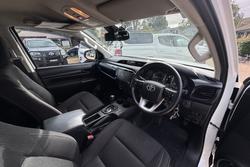 2023 Toyota Hilux SR