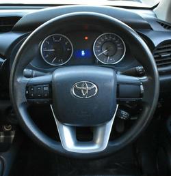 2015 Toyota Hilux SR