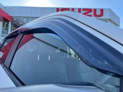 2025 Isuzu MU-X X-TERRAIN