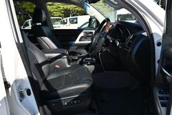 2015 Toyota Landcruiser Sahara VDJ200R MY13 4X4 Dual Range Crystal Pearl