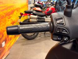 2020 Piaggio Beverly 350 (BV 350) Beverly Green