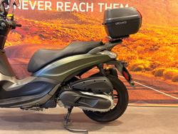 2020 Piaggio Beverly 350 (BV 350) Beverly Green