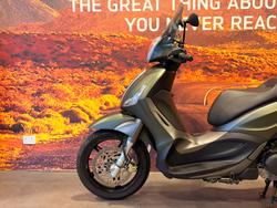 2020 Piaggio Beverly 350 (BV 350) Beverly Green