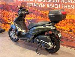 2020 Piaggio Beverly 350 (BV 350) Beverly Green