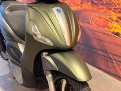2020 Piaggio Beverly 350 (BV 350) Beverly Green