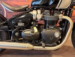 2025 Triumph Bonneville Bobber Bobber Black