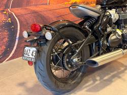2025 Triumph Bonneville Bobber Bobber Black