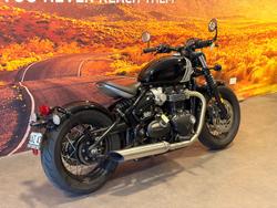 2025 Triumph Bonneville Bobber Bobber Black