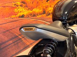 2025 Triumph Bonneville Bobber Bobber Black