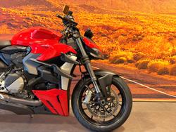 2022 Ducati Streetfighter V2 Streetfighter Red