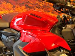 2022 Ducati Streetfighter V2 Streetfighter Red