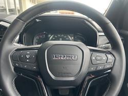 2025 Isuzu D-MAX BLADE MY25.5 Basalt Black Mica