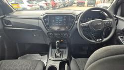 2025 Isuzu D-MAX MY25.5 Isuzu D-Max 4X4 Crew Cab UTE LSM XR 2.2L Automatic (TOR5049D) inc Tubliner, Towbar, Floor mats, Wireless phone charger, Tint