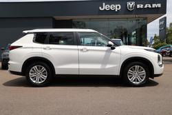 2023 Mitsubishi Outlander LS