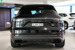 2022 Porsche
Cayenne Platinum Edition