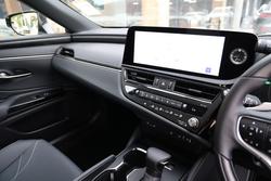 2025 Lexus ES300h ES300h Luxury 2.5L Hybrid Auto CVT Sedan 2E62810 002