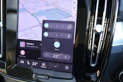 2025 Volvo XC40 Ultra B4 Dark