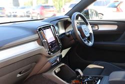 2025 Volvo XC40 Ultra B4 Dark