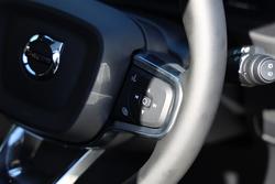 2025 Volvo XC40 Ultra B4 Dark