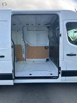 2024 Renault Master Pro 110kW