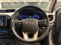 2017 Toyota Hilux SR5