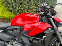 2022 DUCATI STREETFIGHTER V2 Red