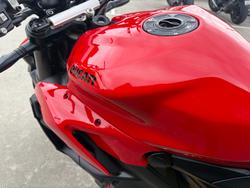 2022 DUCATI STREETFIGHTER V2 Red
