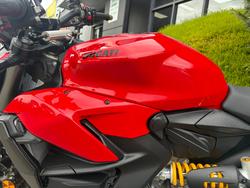 2022 DUCATI STREETFIGHTER V2 Red
