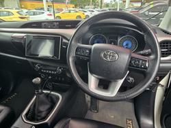 2017 Toyota Hilux SR5