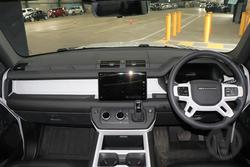 2025 Land Rover Defender 130 D350 X-Dynamic SE