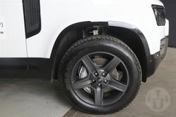 2025 Land Rover Defender 130 D350 X-Dynamic SE