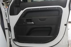 2025 Land Rover Defender 130 D350 X-Dynamic SE