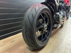 2022 DUCATI STREETFIGHTER V2 Red
