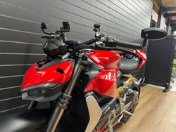 2022 DUCATI STREETFIGHTER V2 Red