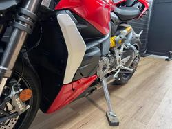 2022 DUCATI STREETFIGHTER V2 Red